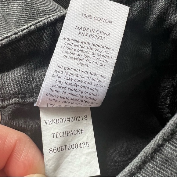 PacSun Women’s Distressed Busted Grey High Rise Mom Jeans, Size 23 - Picture 8 of 10